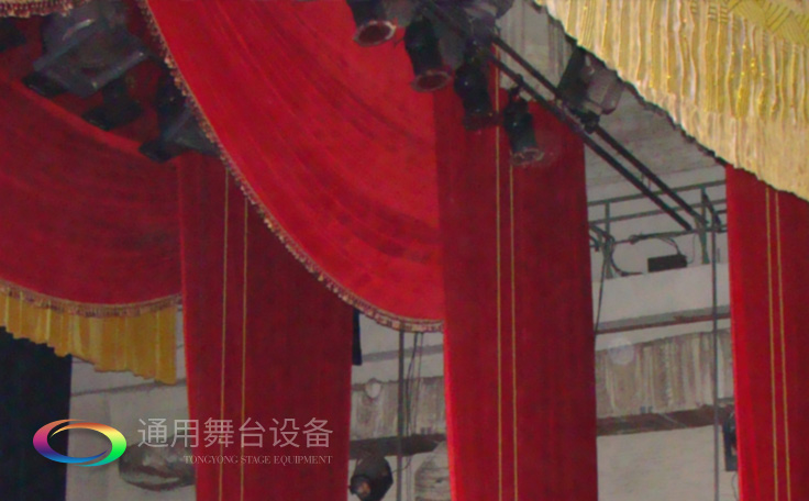 提升舞臺(tái)美感設(shè)計(jì)、增強(qiáng)舞臺(tái)透視！寬幅平紋細(xì)布橫側(cè)阻燃幕布